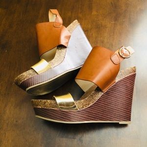 Cato camel and gold wedges sz 10